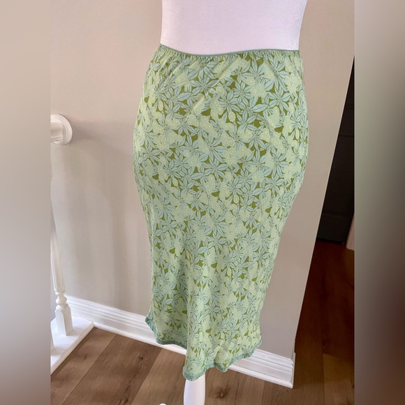 GAP Dresses & Skirts - GAP Y2K Light Green Floral Skirt